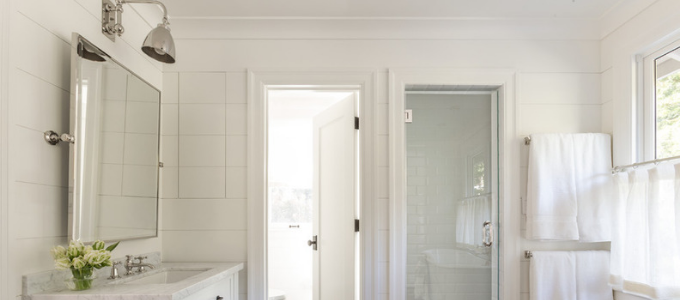 low-budget luxe badkamer