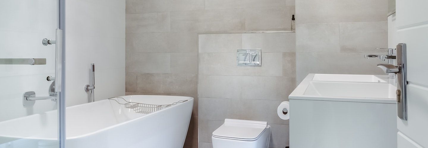 Douchecabine ontwerpen met ruimte voor het bad Sanexo