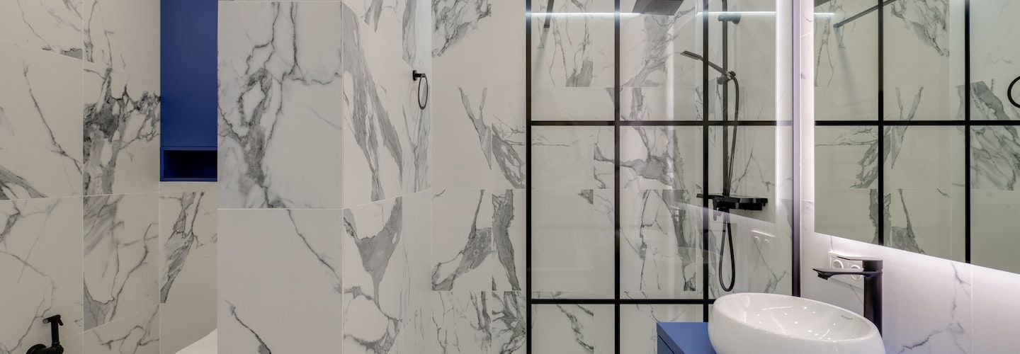 Hoe maakt u een douchewand van glas schoon Sanexo