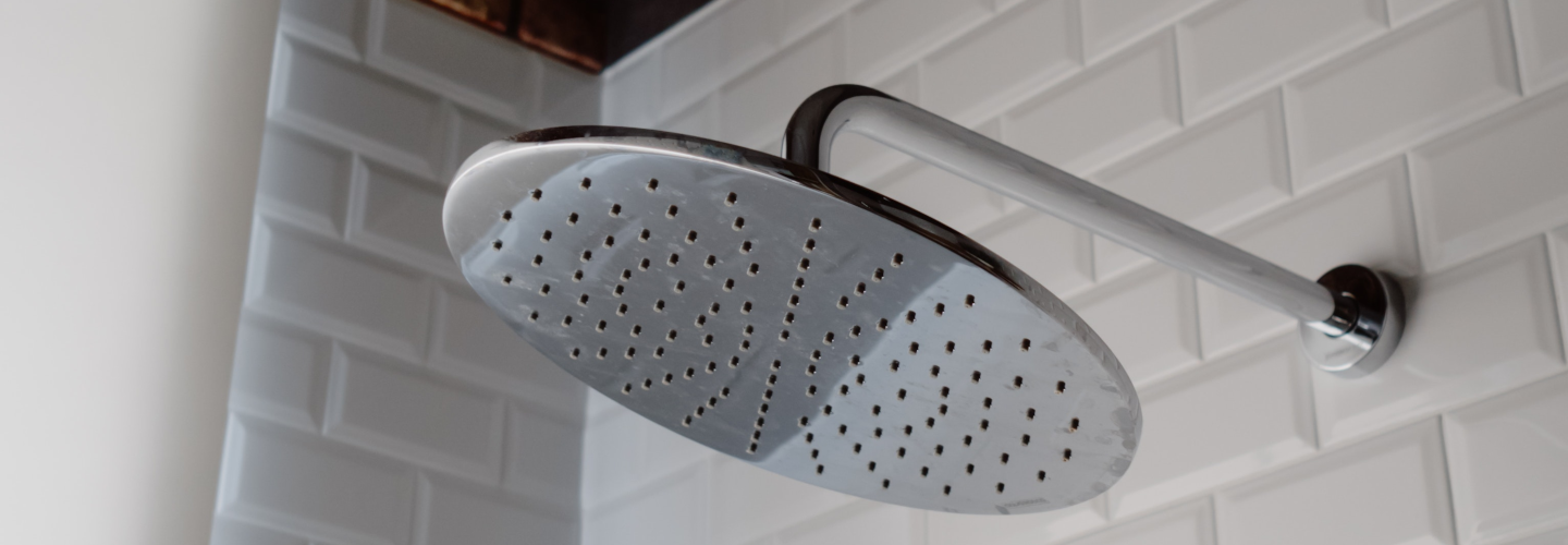 Douchekoppen schoonmaken