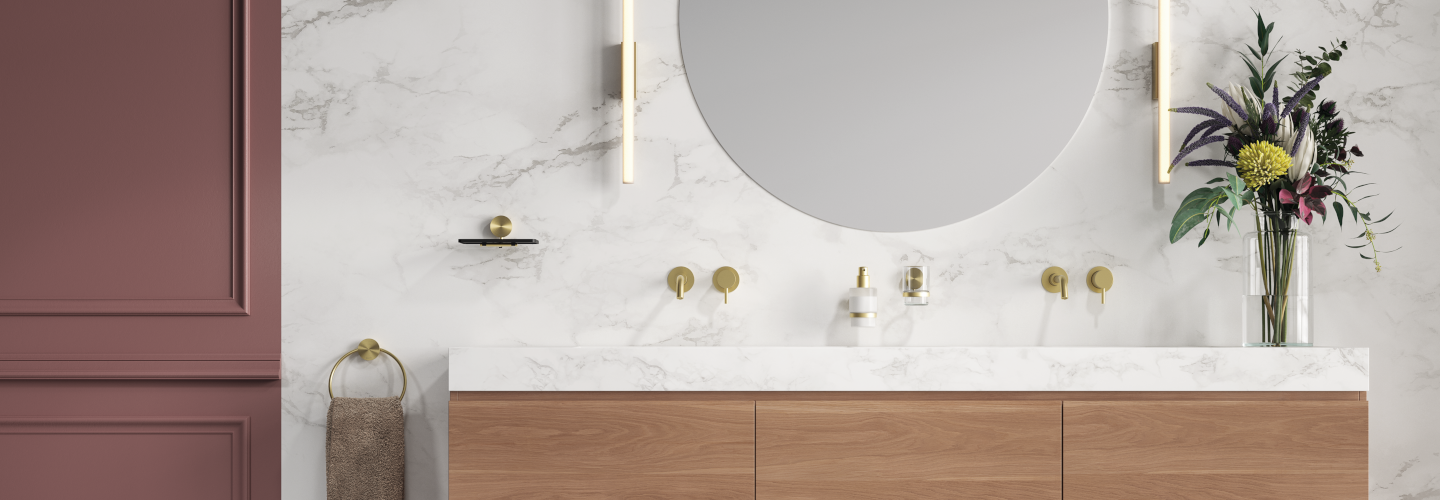 Een houten badkamermeubel onderhouden