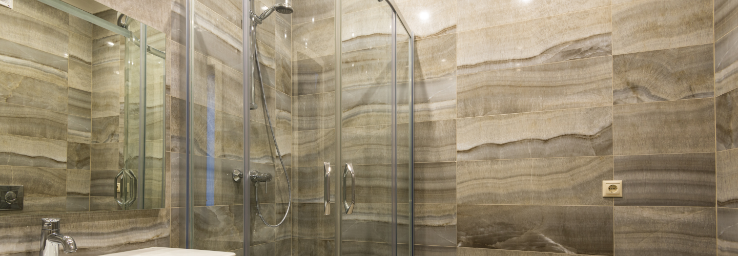 Hoe krijg ik kalk van mijn douchecabine