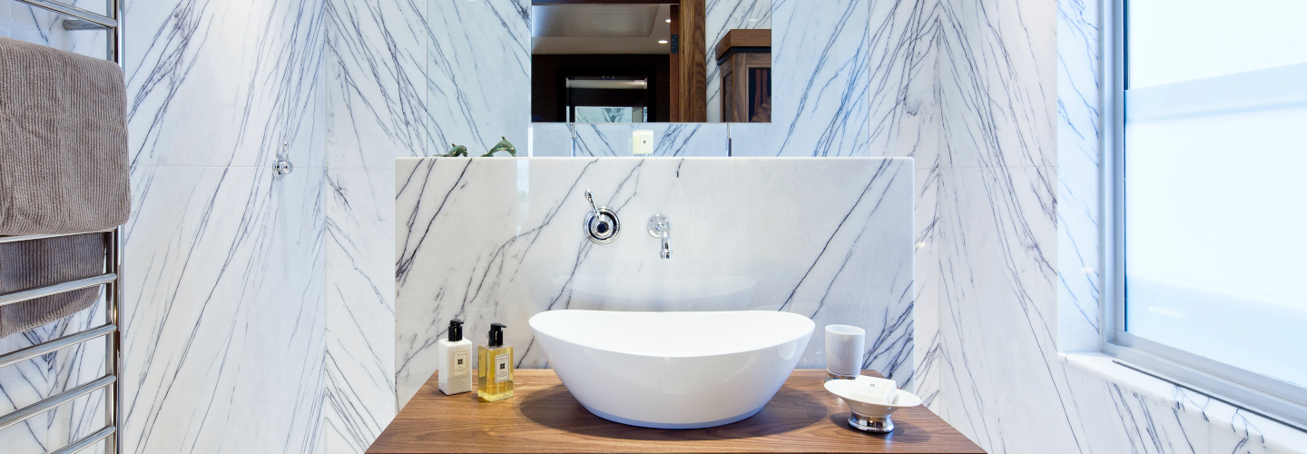 Waar let je op bij het kopen van een badkamermeubel met waskom