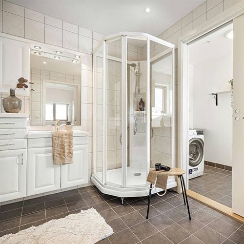 De mogelijkheden van een douchecabine in een kleine ruimte