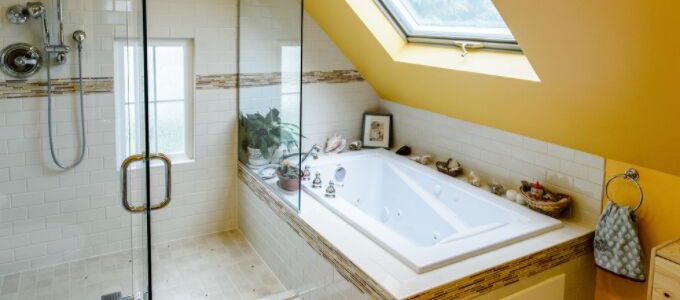ingelegd bad onder schuin dak