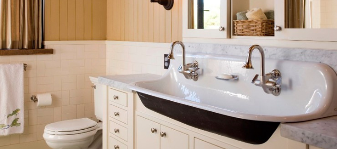 lambrisering wandtegels in de badkamer