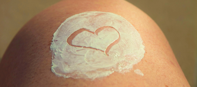 zuivere huid met getekend hartje