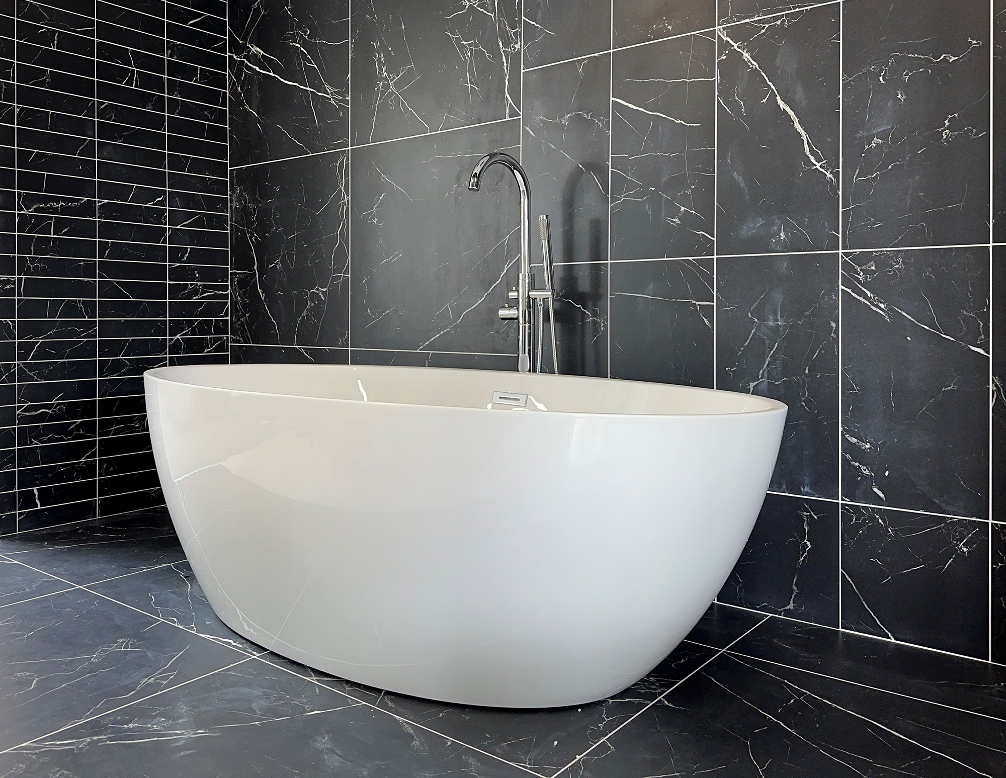 Ligbad Main - Vrijstaand - 175x100x6 cm - Glasvezelversterkt Acryl - Glans Wit - Inclusief Waste en Overloop