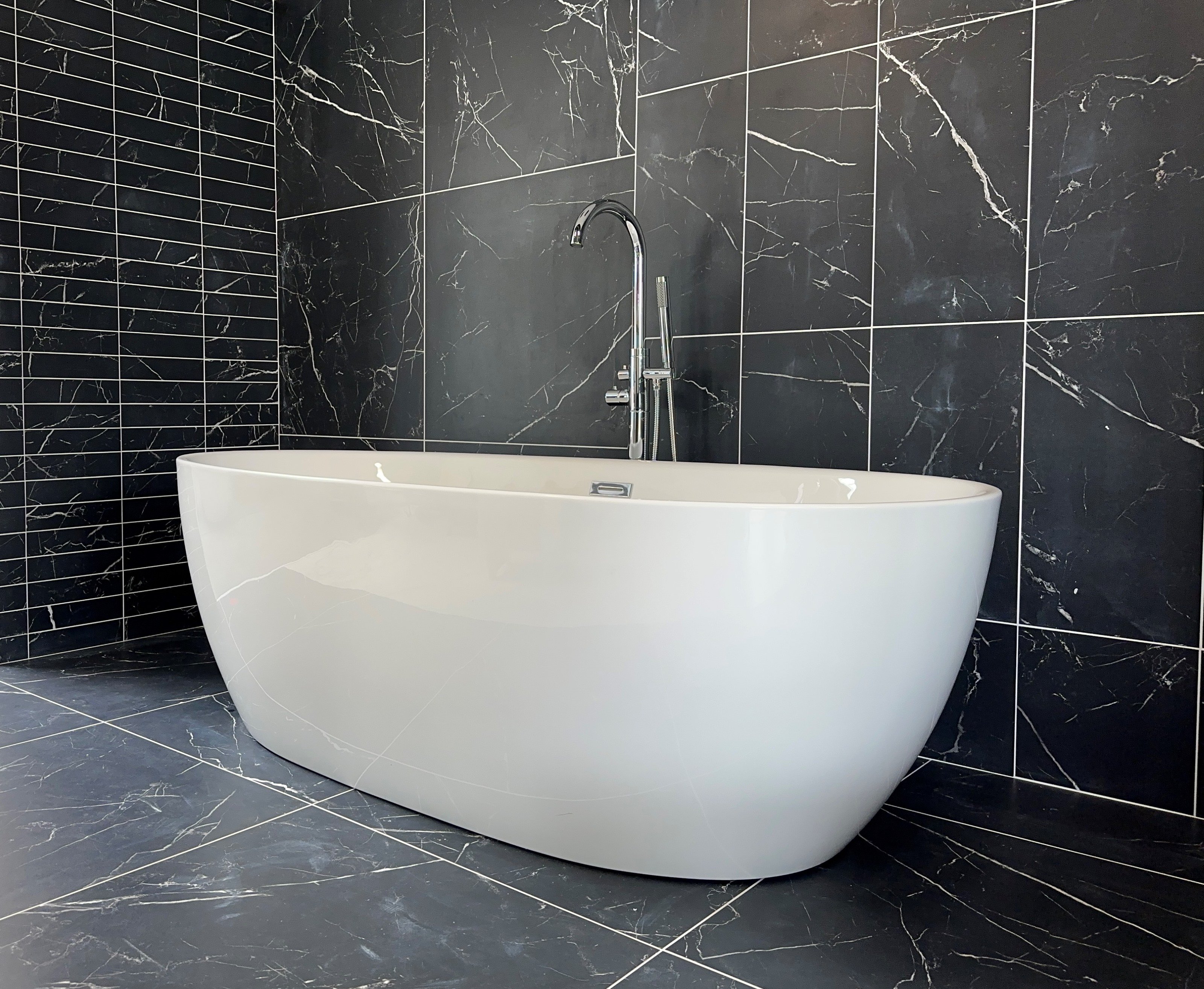 Ligbad Fulda - Vrijstaand - 186x88,5x60,5 cm - Glasvezelversterkt Acryl - Glans Wit - Inclusief Waste en Overloop