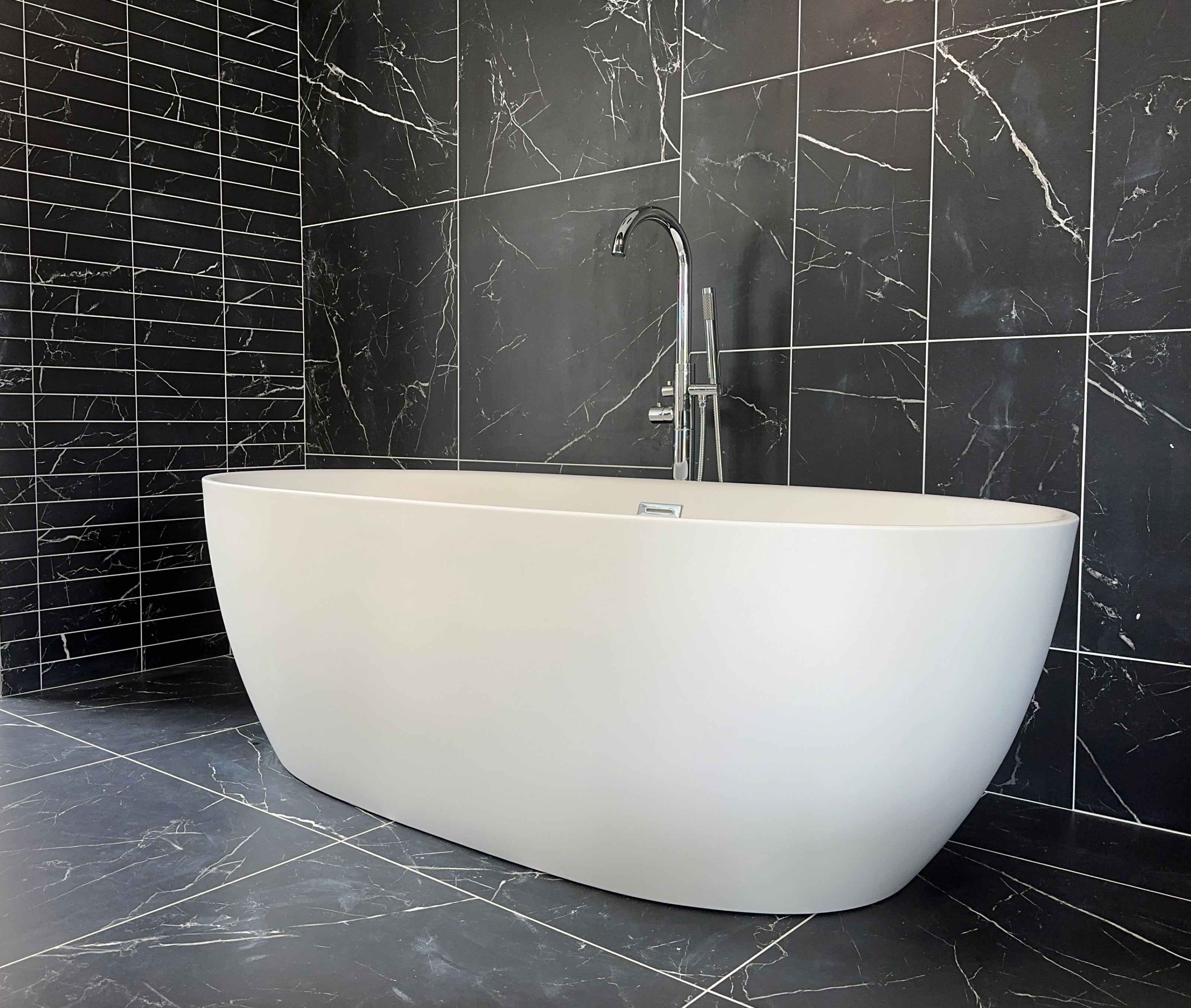 Ligbad Fulda - Vrijstaand - 186x88,5x60,5 cm - Glasvezelversterkt Acryl - Mat Wit - Inclusief Waste en Overloop