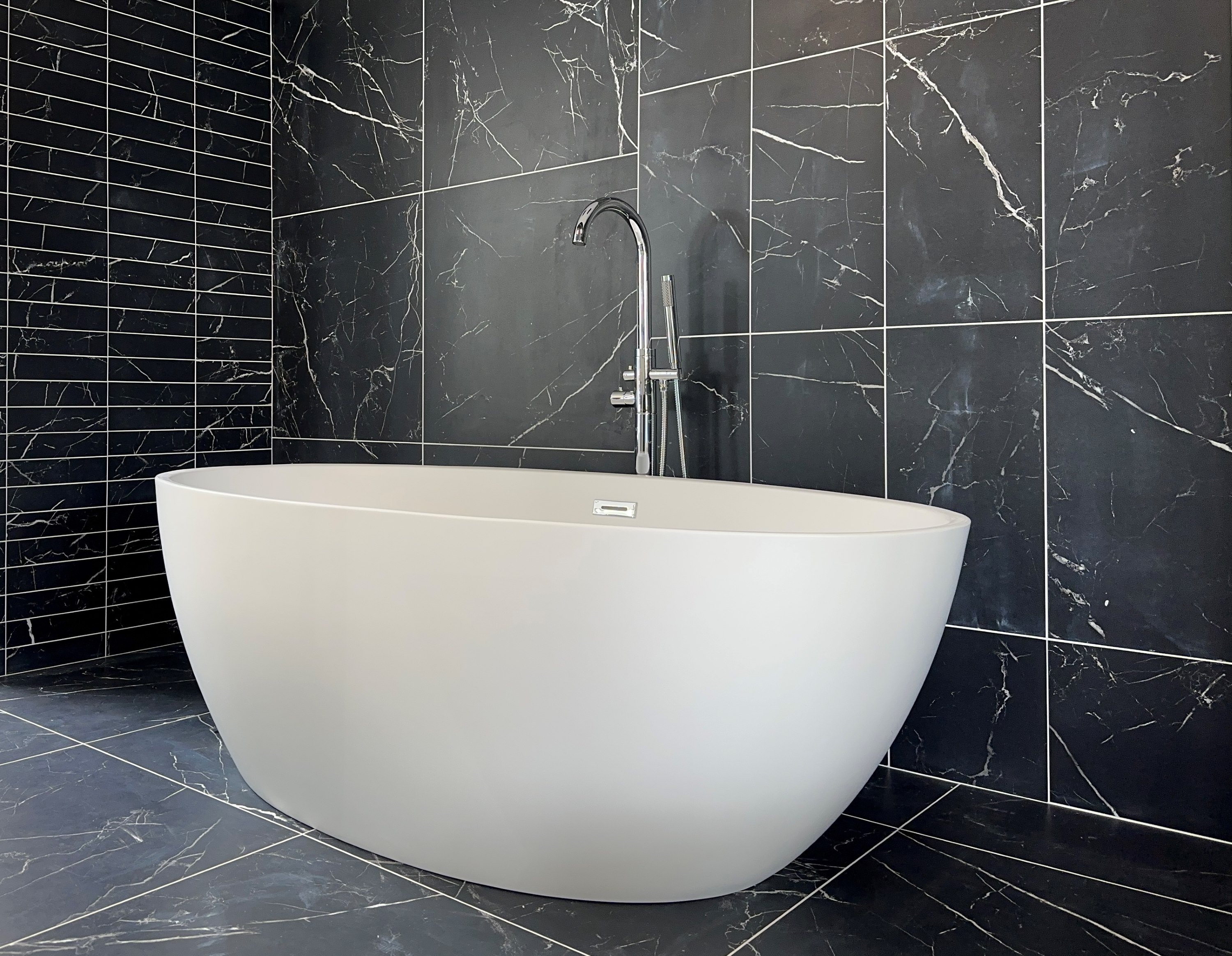 Ligbad Main - Vrijstaand - 175x100x6 cm - Glasvezelversterkt Acryl - Mat Wit - Inclusief Waste en Overloop