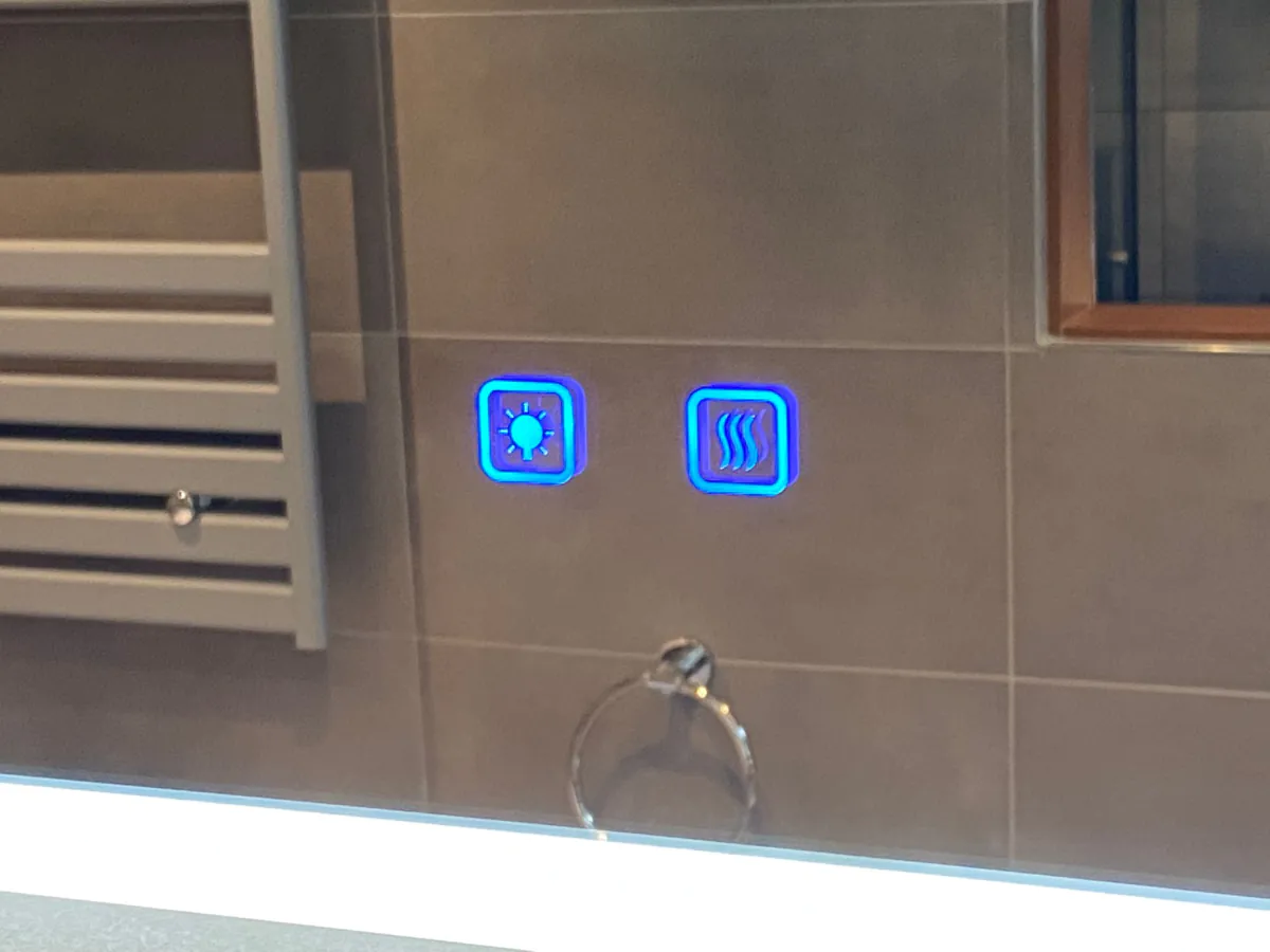 Badkamerspiegel Met LED Verlichting En Verwarming 100cm - Afimera Luna Zwart Wandspiegel Rond Touch Bediening Dimbaar Aanpasbare Lichtkleur 2 Badkamerspiegel Met LED Verlichting En Verwarming 100cm - Afimera Luna Zwart Wandspiegel Rond Touch Bediening Dimbaar Aanpasbare Lichtkleur 2