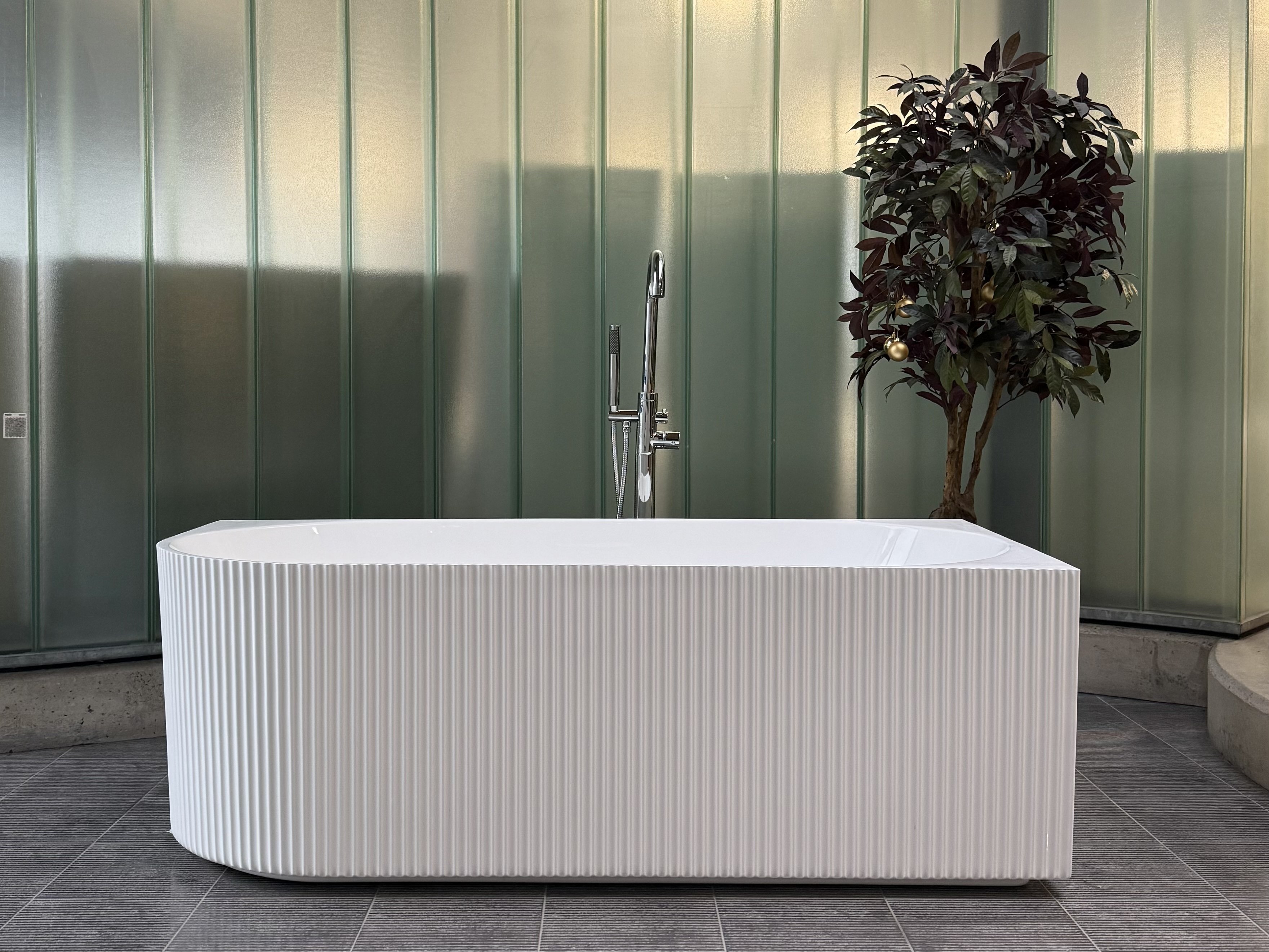 Ligbad / Hoekbad Jade - Half Vrijstaand Rechts Ribbel - 170x80x58 cm - Glasvezelversterkt Acryl - Glans Wit - Inclusief Waste en Overloop
