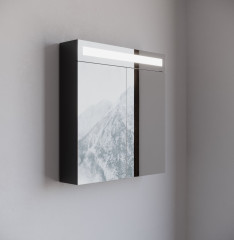 Spiegelkast 65 cm breed 2 deuren LED Verlichting Mat Zwart zijkant